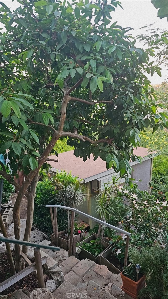 https://media.crmls.org/medias/f2f139cd-844f-4eb4-8e4a-f18760acb077.jpg?preset=X-Large
