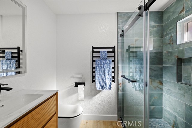 Detail Gallery Image 21 of 67 For 22731 Canyon Lake Dr, Canyon Lake,  CA 92587 - 4 Beds | 4 Baths