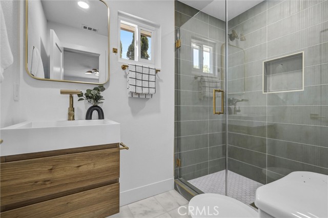 23881 Gates Street, Lake Forest CA: https://media.crmls.org/medias/f2f1d531-5573-47e4-8a30-c6032f7ff888.jpg