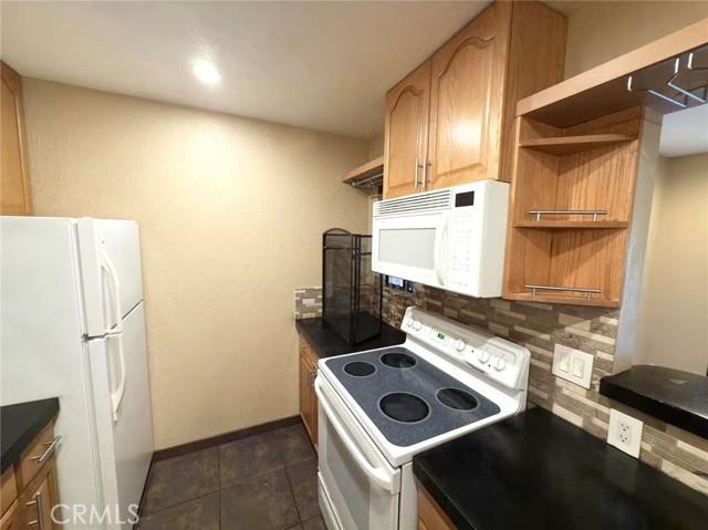 Detail Gallery Image 8 of 34 For 2308 Golden Oaks Ln, Monterey,  CA 93940 - 2 Beds | 1 Baths