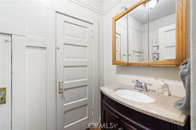 Detail Gallery Image 10 of 13 For 110 N Vista Bonita Ave, Glendora,  CA 91741 - 3 Beds | 2 Baths