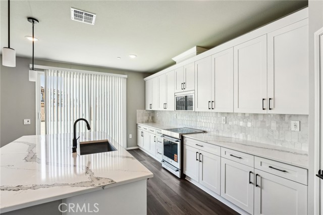 2187 Oroblanco Way, Redlands CA: https://media.crmls.org/medias/f2f41a75-f422-4626-a3ff-8821d6711d0d.jpg