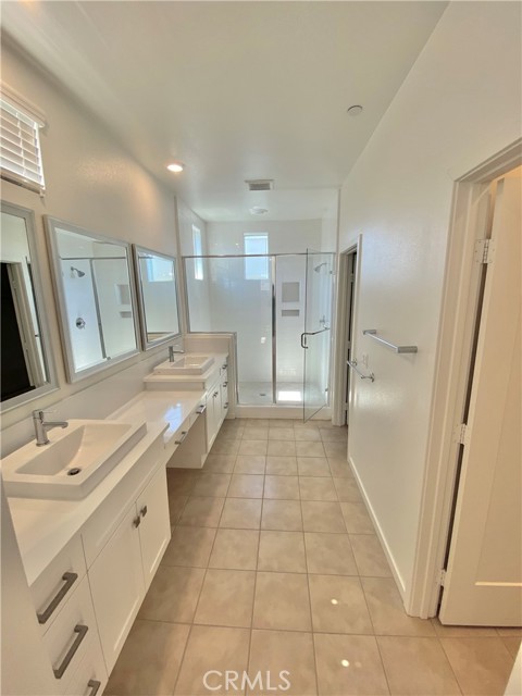 307 Magnet, Irvine CA: https://media.crmls.org/medias/f2f473bd-de86-4da5-bfe1-21c817941dde.jpg