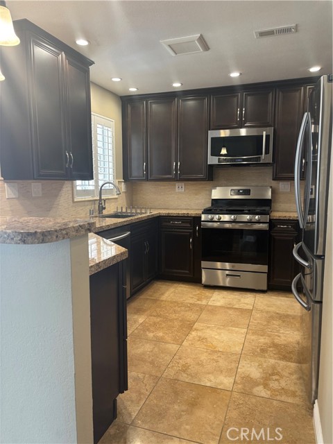 Detail Gallery Image 16 of 37 For 1045 S Sundance Dr, Anaheim Hills,  CA 92808 - 2 Beds | 2 Baths