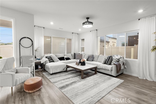 Detail Gallery Image 5 of 41 For 352 Alice, Rialto,  CA 92376 - 4 Beds | 3/1 Baths