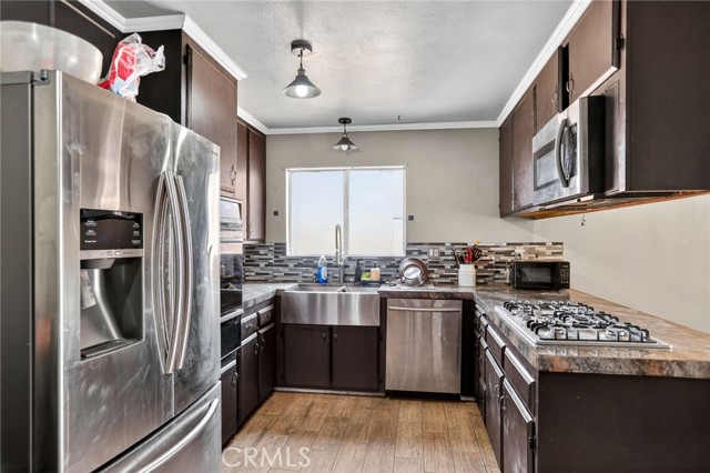 Detail Gallery Image 3 of 6 For 542 S Sanders St, Ridgecrest,  CA 93555 - 5 Beds | 2 Baths