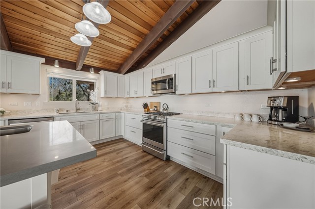 Detail Gallery Image 12 of 61 For 10165 Lakeshore, Clearlake,  CA 95422 - 4 Beds | 3 Baths