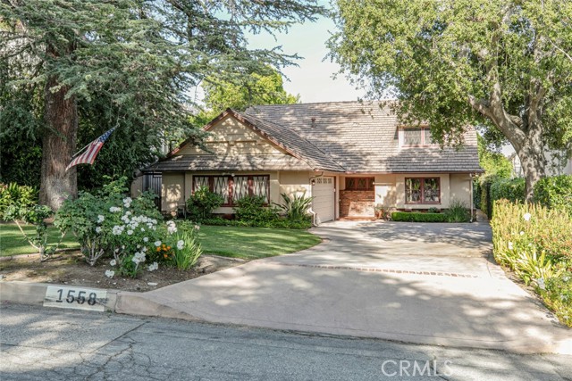 1558 Hillcrest Avenue, Glendale CA: https://media.crmls.org/medias/f2f8a1be-bc64-49a9-a9a8-5297f03f1cc4.jpg