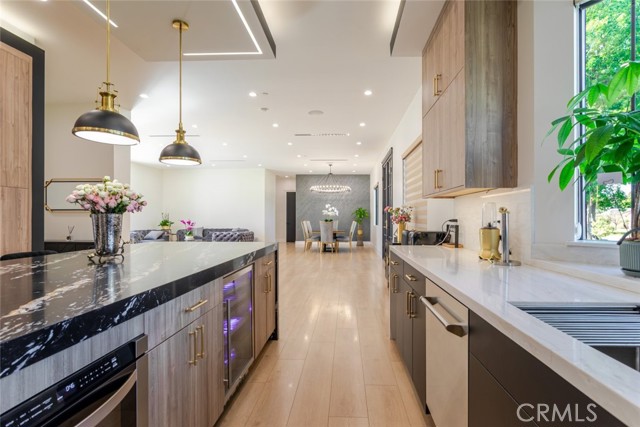 Detail Gallery Image 43 of 70 For 7714 Lasaine Ave, Northridge,  CA 91325 - 3 Beds | 4 Baths