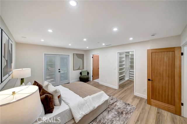 Detail Gallery Image 25 of 41 For 24250 Friar St, Woodland Hills,  CA 91367 - 4 Beds | 4 Baths