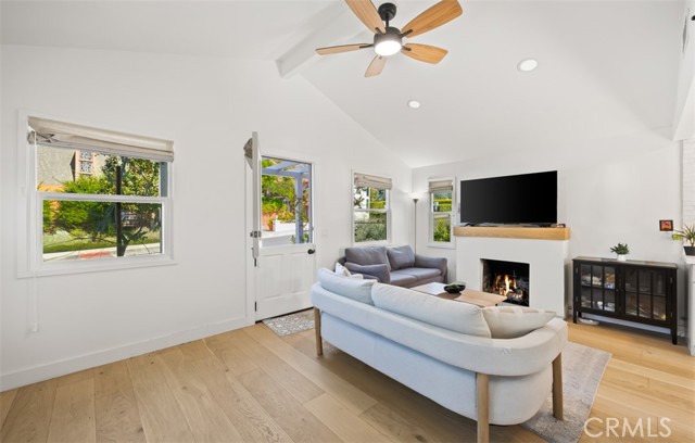 Detail Gallery Image 5 of 24 For 389 Park, Laguna Beach,  CA 92651 - 3 Beds | 2 Baths