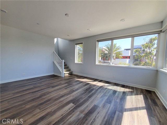 Detail Gallery Image 4 of 20 For 430 Transport, Tustin,  CA 92782 - 4 Beds | 3/1 Baths