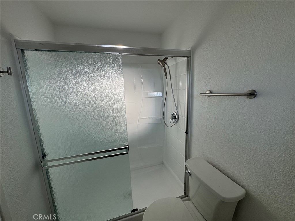 https://media.crmls.org/medias/f2fa99de-7b29-4e38-8215-0257d7c13581.jpg?preset=X-Large
