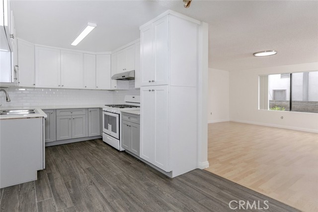 Detail Gallery Image 8 of 27 For 914 E Elk Ave #4,  Glendale,  CA 91205 - 20 Beds | 20 Baths