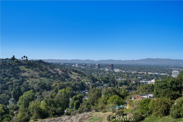 Detail Gallery Image 16 of 41 For 4033 Cody Rd, Sherman Oaks,  CA 91403 - 3 Beds | 2 Baths