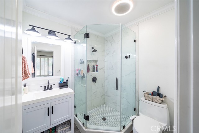 201 W Alton Ave, Santa Ana CA: https://media.crmls.org/medias/f2fc9a37-1216-469e-8756-1abe3b24db19.jpg