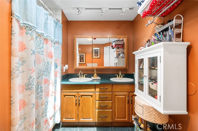 17701 Avalon Boulevard, Carson CA: https://media.crmls.org/medias/f2fce58f-2029-4a94-9f31-f34a26b52f78.jpg