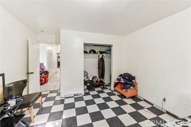 Detail Gallery Image 36 of 38 For 342 W 56th, Los Angeles,  CA 90037 - 8 Beds | 4 Baths