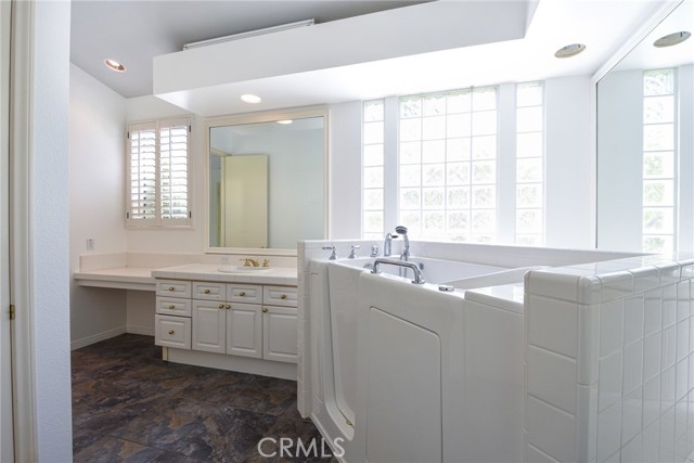 Detail Gallery Image 11 of 39 For 38749 Muirfield Dr, Murrieta,  CA 92562 - 3 Beds | 3/1 Baths