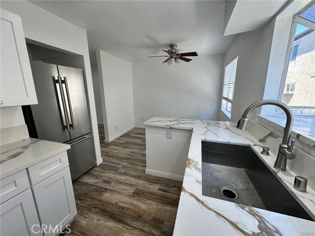 Detail Gallery Image 4 of 18 For 14650 Lassen #9,  North Hills,  CA 91345 - 2 Beds | 3 Baths