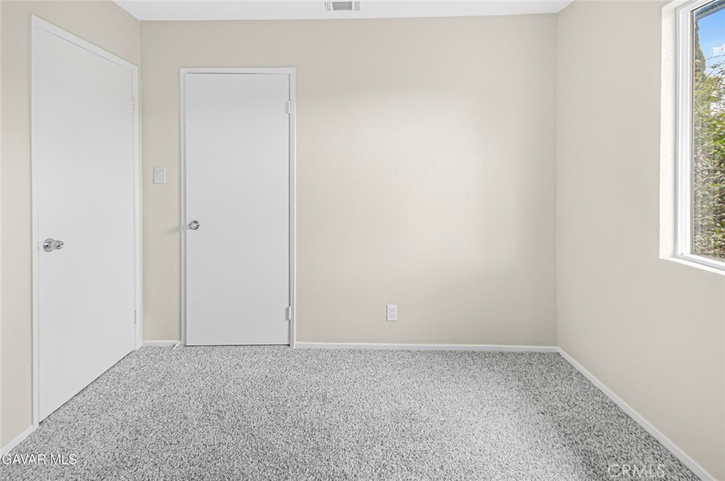 https://media.crmls.org/medias/f30040e3-5be8-46fe-9dc3-d6844293a7fd.jpg?preset=X-Large
