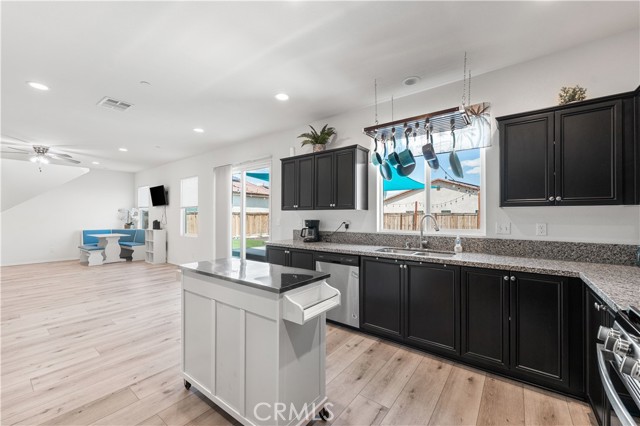 2436 Lugar Bonito Court, Rosamond CA: https://media.crmls.org/medias/f300b361-3a57-4285-b6f8-f3e971462cb8.jpg