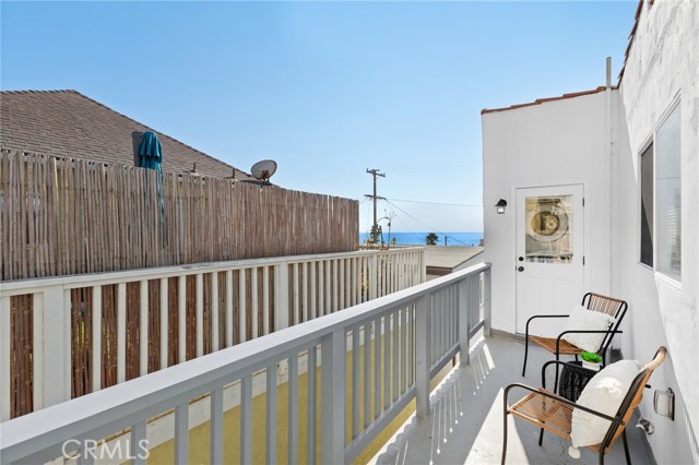 Upper Unit | Balcony