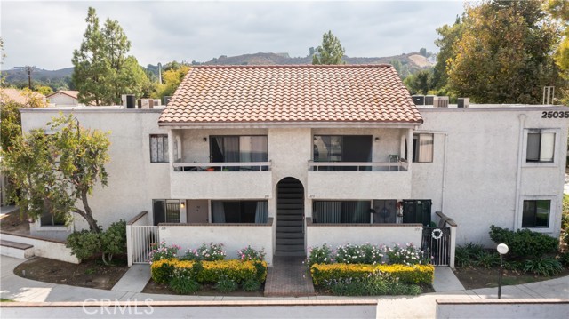 Detail Gallery Image 2 of 39 For 25035 Peachland Ave #174,  Newhall,  CA 91321 - 3 Beds | 2 Baths