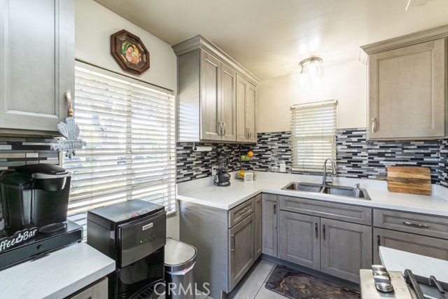 6933 Delta Avenue, Long Beach CA: https://media.crmls.org/medias/f3012c89-9848-4fbb-9185-5fd8733a9822.jpg