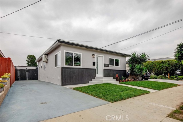 Detail Gallery Image 1 of 1 For 13226 Jefferson Ave, Hawthorne,  CA 90250 - 4 Beds | 2 Baths