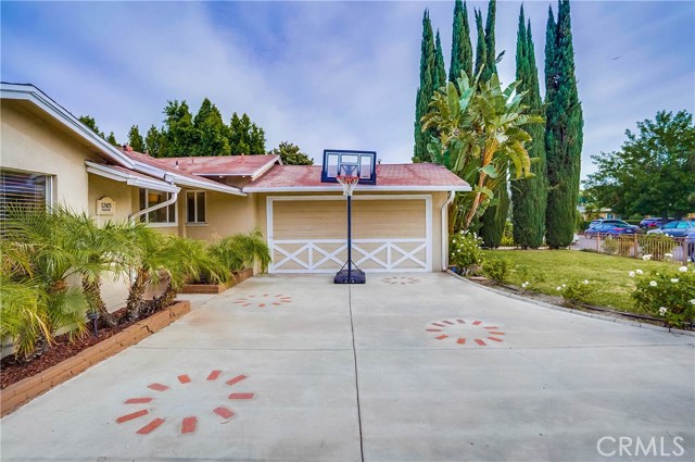 12415 Killion Street, Valley Village CA: https://media.crmls.org/medias/f30260b1-7f96-477b-b36a-cc24c1d66ef2.jpg