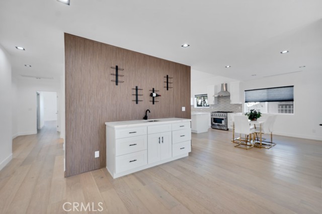 Detail Gallery Image 12 of 54 For 4941 Hesperia Ave, Encino,  CA 91316 - 5 Beds | 4 Baths