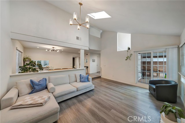 Detail Gallery Image 9 of 57 For 21733 Vintage, Chatsworth,  CA 91311 - 3 Beds | 2/1 Baths