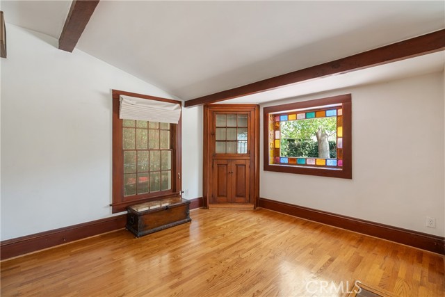 211 E Virginia Avenue, Glendora CA: https://media.crmls.org/medias/f302f539-63af-4232-93e4-34cd3d244bc6.jpg