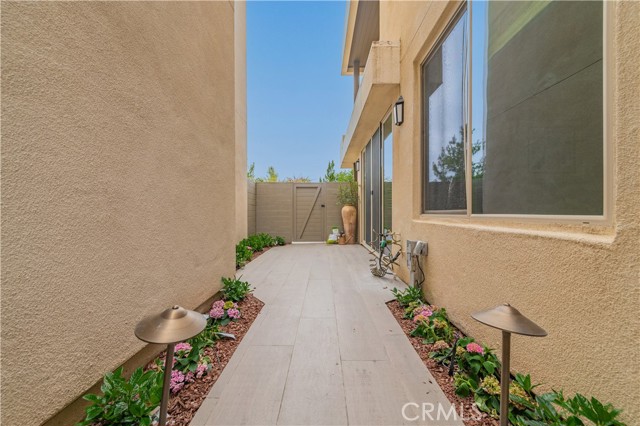 111 Bosque, Irvine CA: https://media.crmls.org/medias/f30476c3-4387-4c6e-93f8-f7f6e904a1a0.jpg