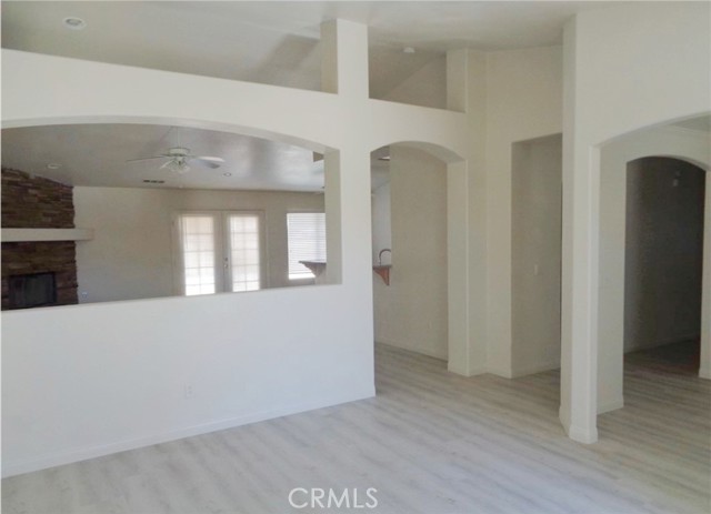 Detail Gallery Image 9 of 14 For 15930 Oak Ct, Victorville,  CA 92395 - 4 Beds | 3 Baths