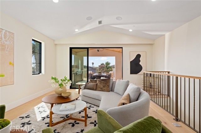 506 12th, Huntington Beach CA: https://media.crmls.org/medias/f30655d0-d61c-456a-ba21-81892a2864ca.jpg