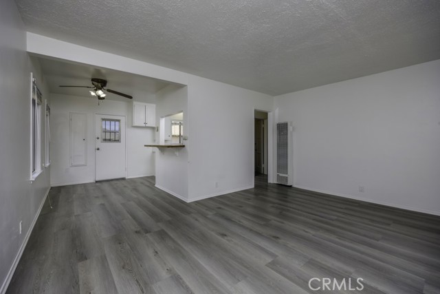 2292 Euclid Avenue, Long Beach CA: https://media.crmls.org/medias/f306703b-4b00-40f7-8bc6-511e608084c1.jpg