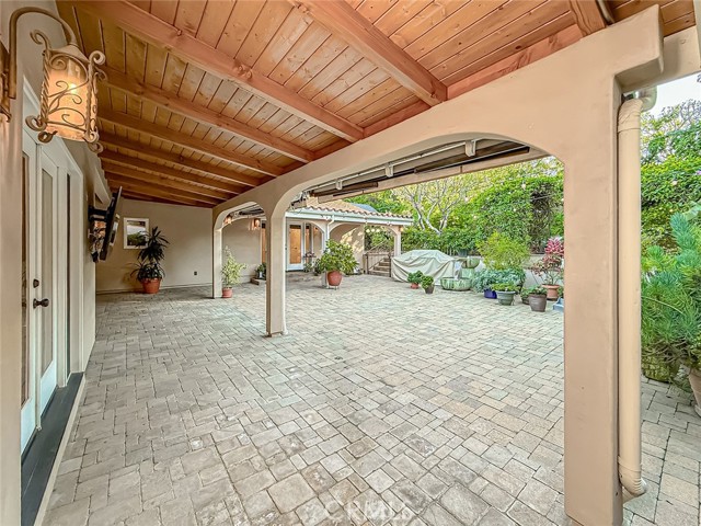 Detail Gallery Image 42 of 60 For 15452 Varden, Sherman Oaks,  CA 91403 - 4 Beds | 4 Baths