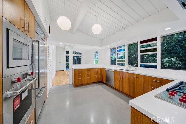 Detail Gallery Image 15 of 24 For 3307 Ledgewood, Los Angeles,  CA 90068 - 3 Beds | 2/1 Baths