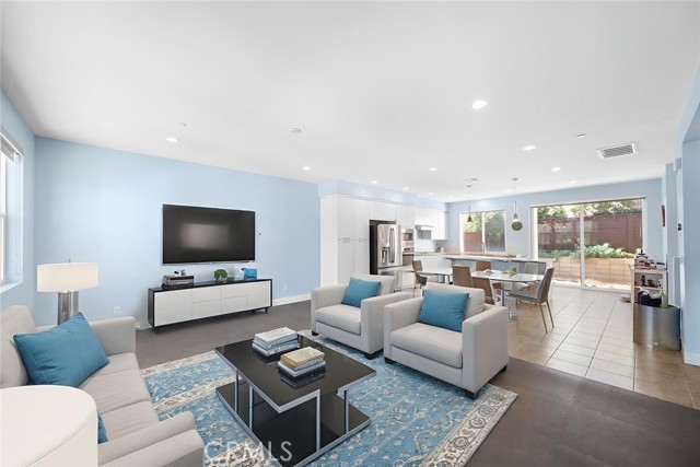 Detail Gallery Image 3 of 21 For 1273 Westreef, Costa Mesa,  CA 92627 - 3 Beds | 2/2 Baths