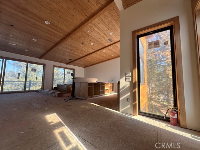 Detail Gallery Image 11 of 28 For 40564 Ironwood Rd, Big Bear Lake,  CA 92315 - 5 Beds | 5/1 Baths