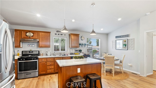 300 Ellis Street, Lake Elsinore CA: https://media.crmls.org/medias/f308a9ed-c84f-4a78-aae9-a7fc4b861ac9.jpg