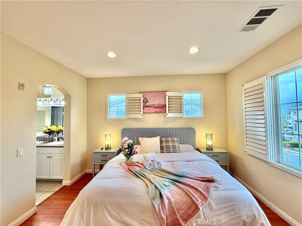 MLS #OC25256183 image #29