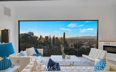 3728 Berry Drive, Studio City CA: https://media.crmls.org/medias/f3097dc1-94b7-4032-90c0-6288e2d39ebb.jpg