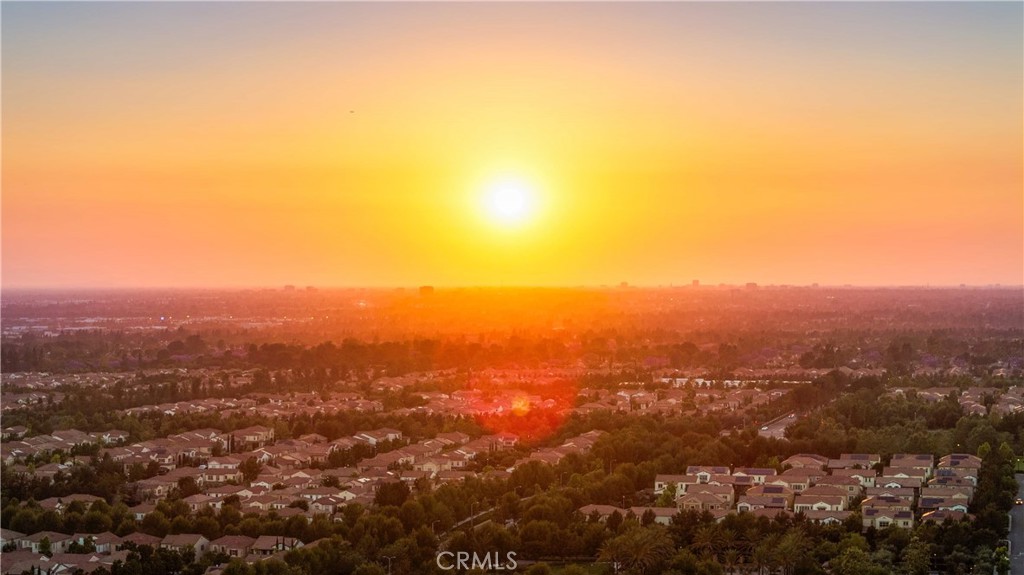 https://media.crmls.org/medias/f309cbc1-7056-46c3-b159-c2ffb1288670.jpg?preset=X-Large