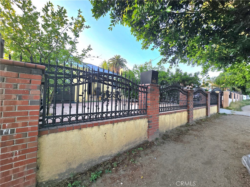 https://media.crmls.org/medias/f30aab06-3ab6-4da2-b6ef-44b87b1f694f.jpg?preset=X-Large