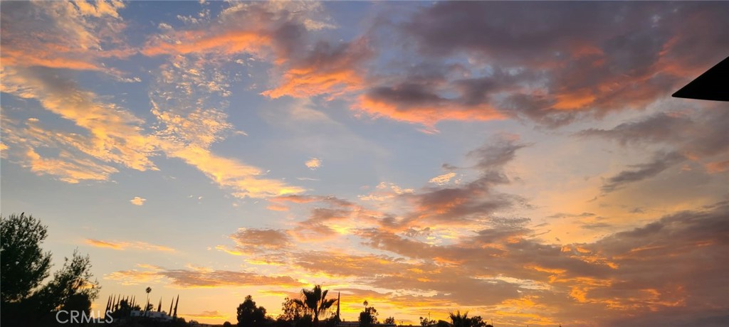 https://media.crmls.org/medias/f30ae52a-fcd5-47b7-a70d-a311692b4e35.jpg?preset=X-Large
