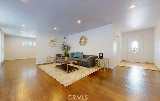 Detail Gallery Image 3 of 21 For 17965 Wellington, Tustin,  CA 92780 - 3 Beds | 2 Baths