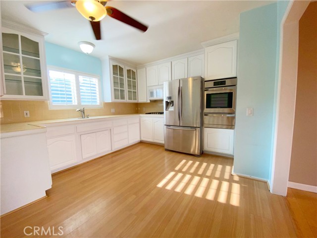 Detail Gallery Image 8 of 16 For 418 E Harvard Rd #F,  Burbank,  CA 91501 - 2 Beds | 1 Baths